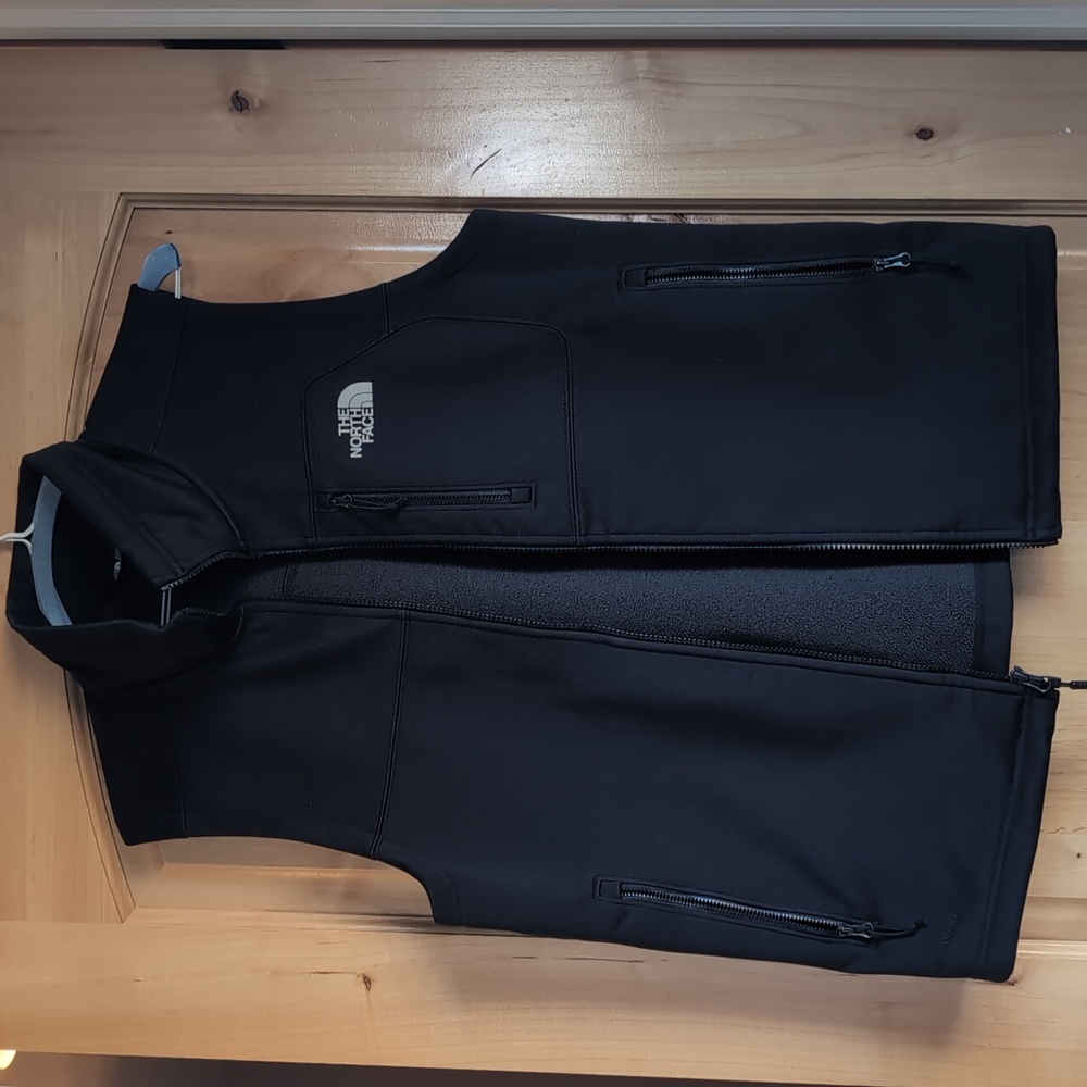 Men's North Face Vest, Size M